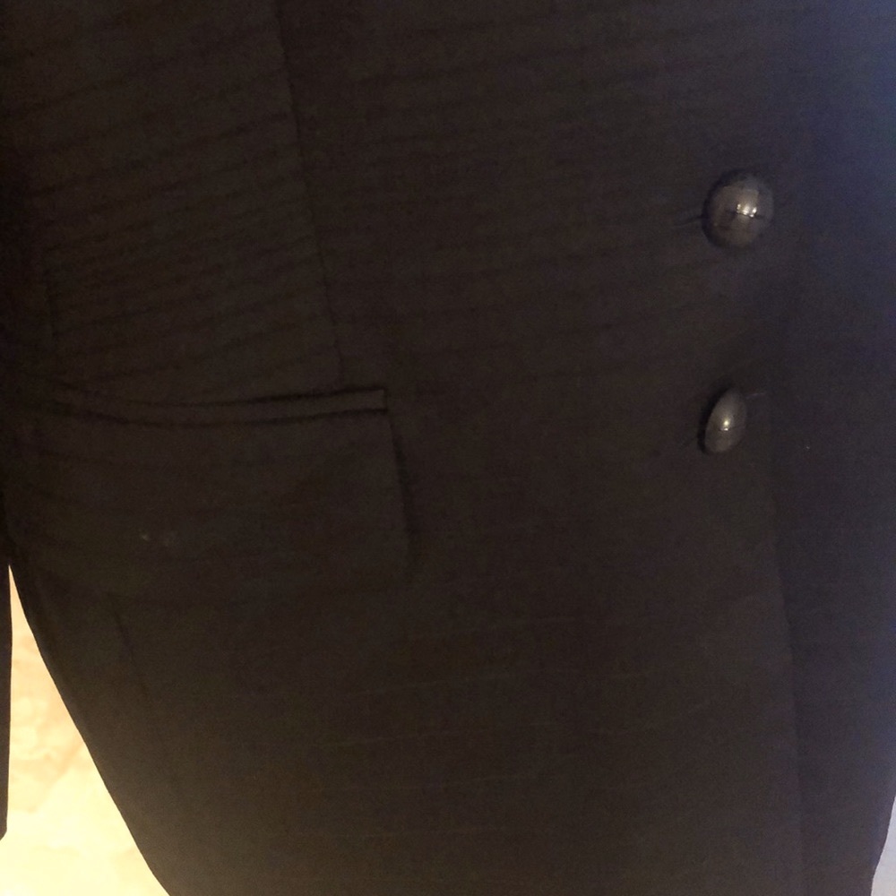Escada - Picture 3 of 8